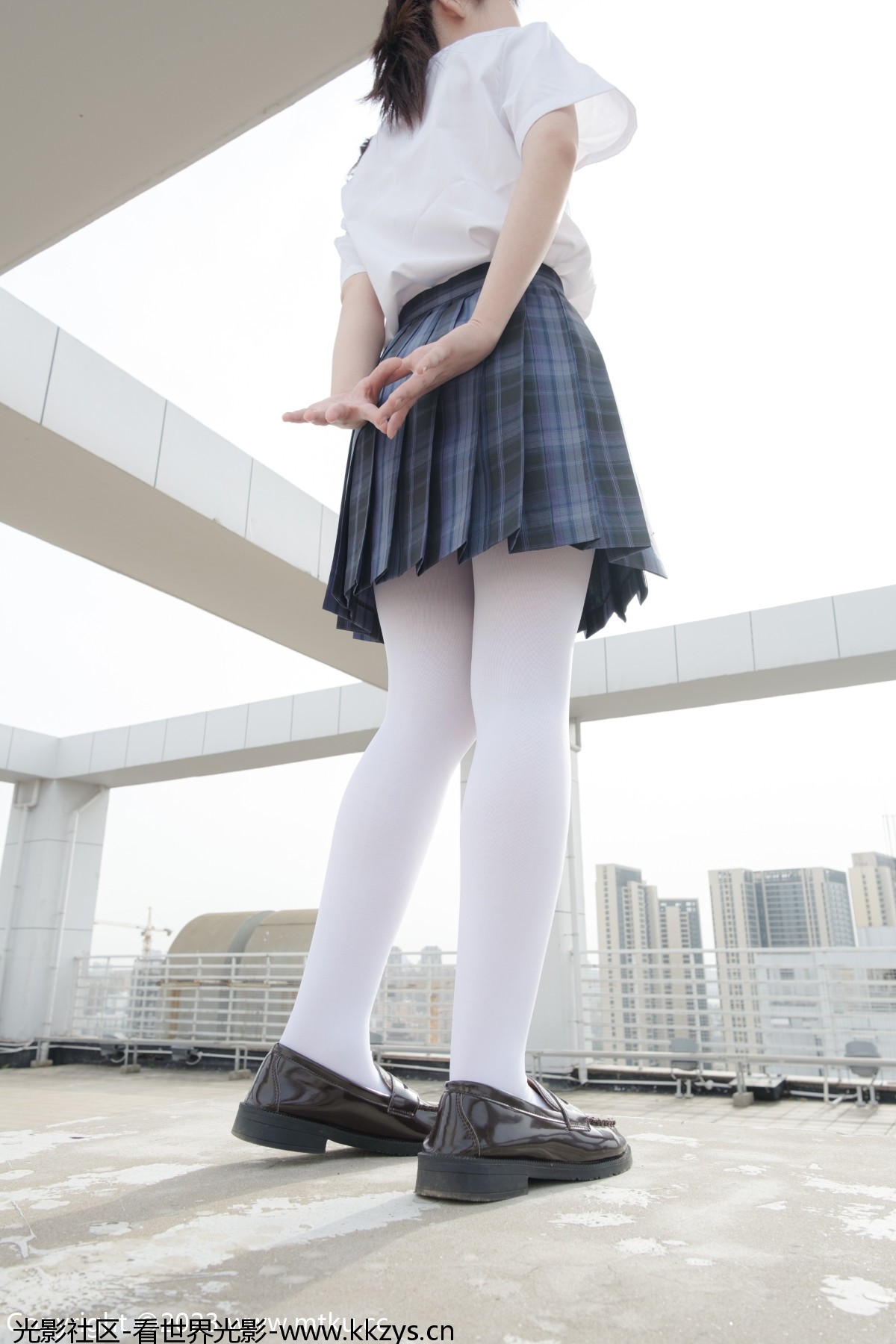 森萝财团 月下-02 小夜 双马尾白丝JK制服 80D 户外真空 [102P1V-2.18GB]-光影社区