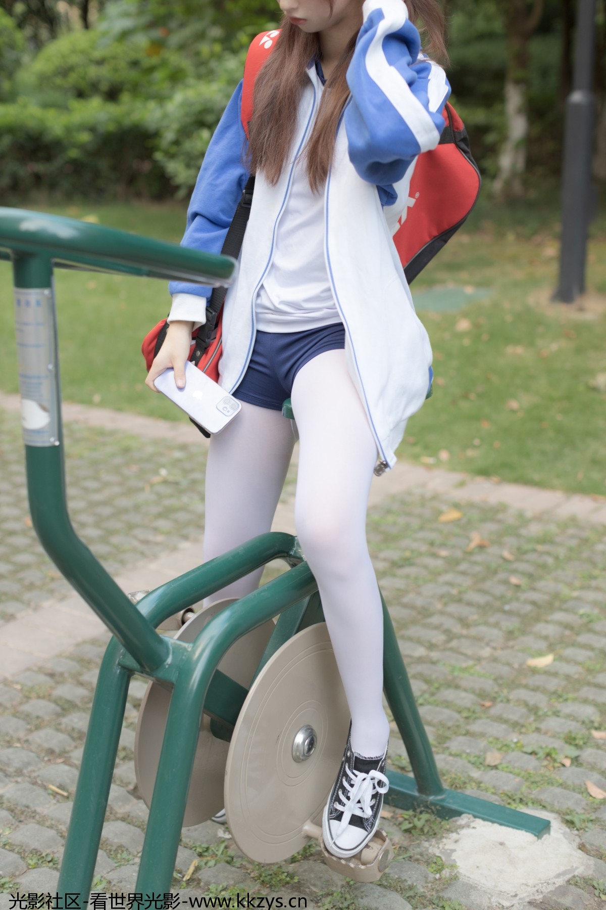 森萝财团 無料 – 05 户外白丝校服体操服[19P-243.9M]-光影社区