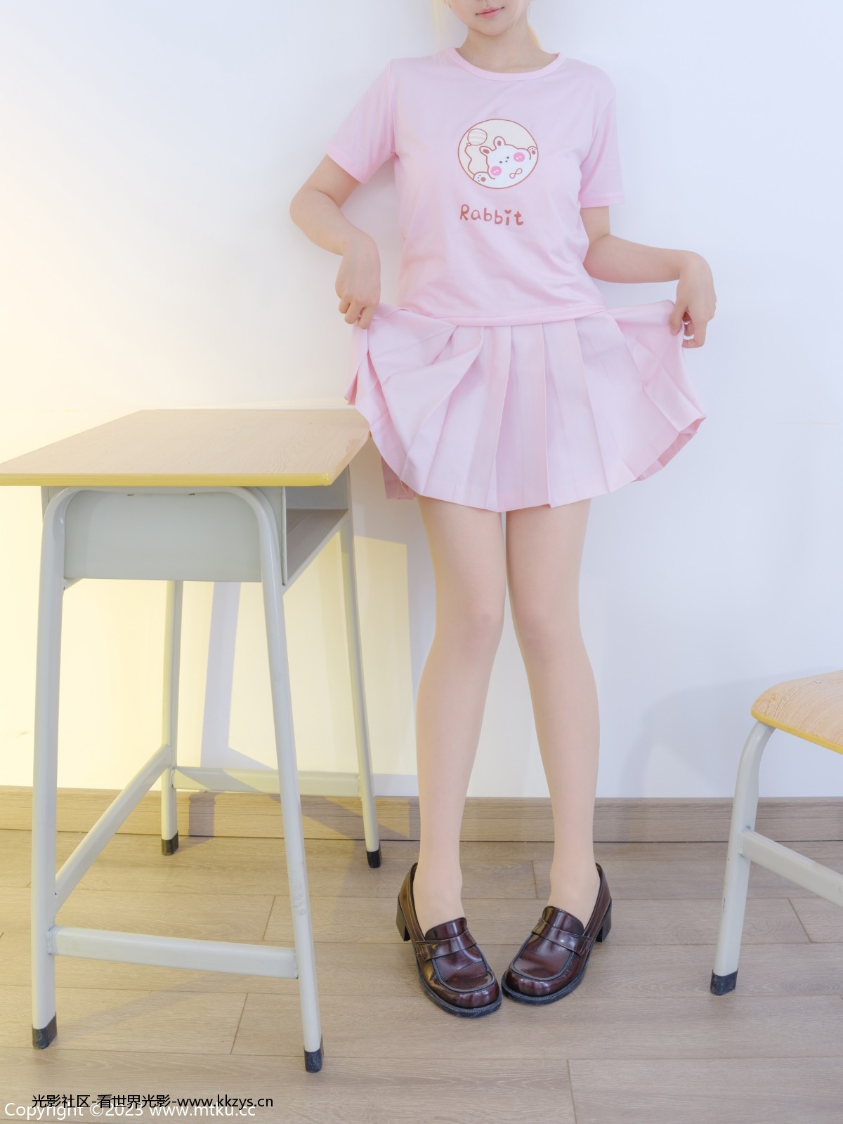 森萝财团 露露子-01E 4K 肉丝粉裙 [100P1V-4.29GB]-光影社区