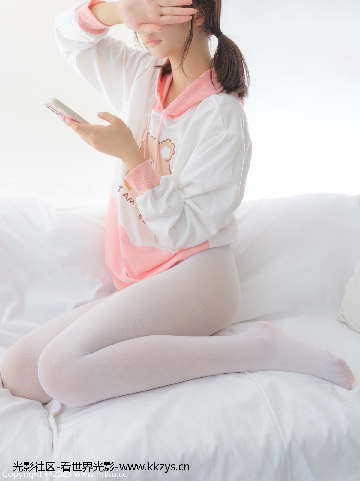 图片[4]-森萝财团 雨云-02E 4K 双马尾白丝连帽衫无内 [144P1V-8.71GB]-光影社区