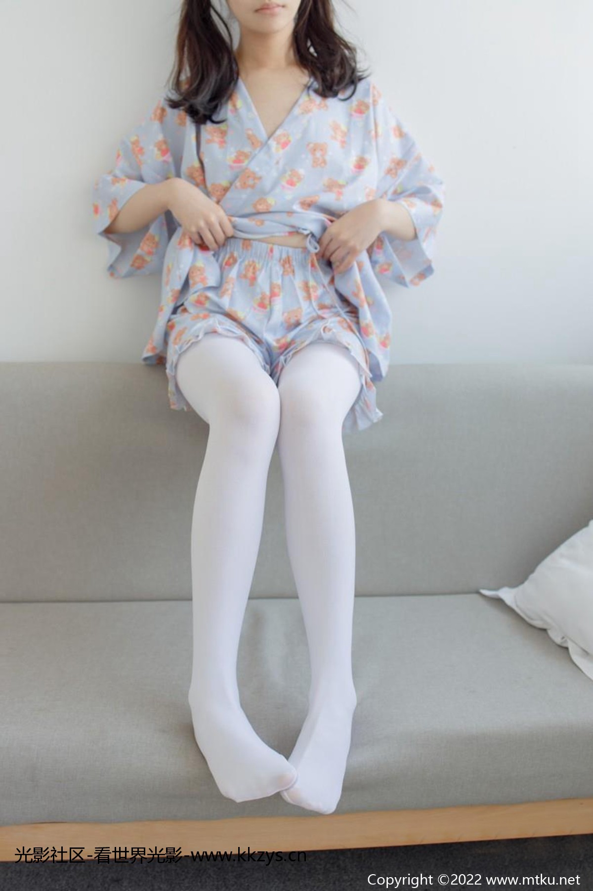 森萝财团 内部-006 沙发上的双马尾白丝睡衣美少女 [104P1V-3.39GB]-光影社区