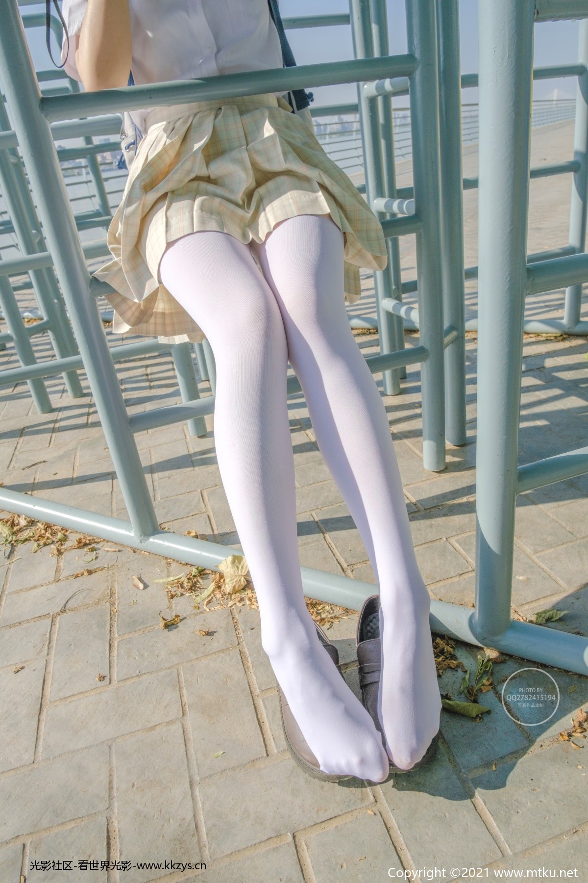 森萝财团 有料-40 小香 80D 白丝JK制服外景 [95P-1.1G]-光影社区