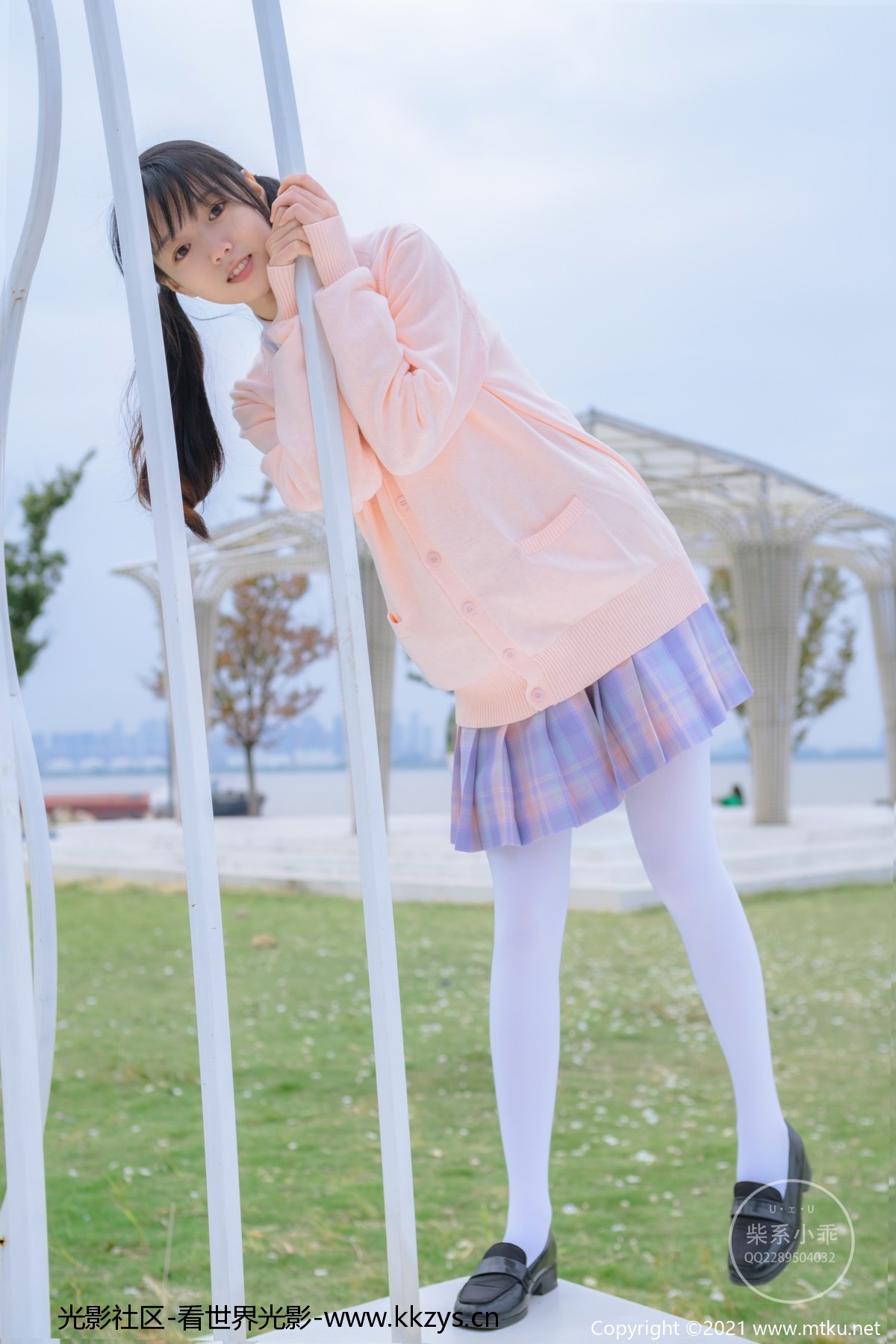 稚乖画册 颓废-01 JK制服白丝双马尾  [73P-596.5MB]-光影社区