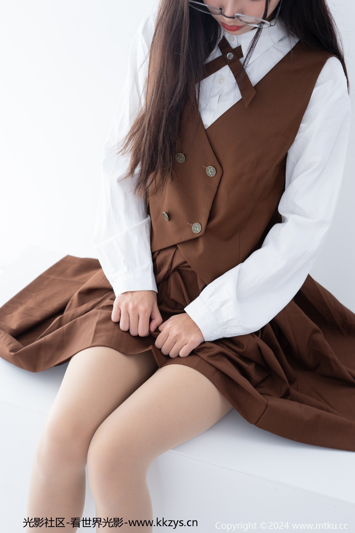 紧急企划 内部 一只喵喵梓 肉丝棕色JK裙 [48P1V-1.09GB]-光影社区