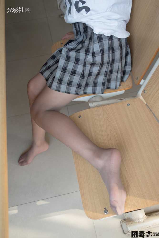 [森萝财团] R15-037 教室灰丝美脚-光影社区