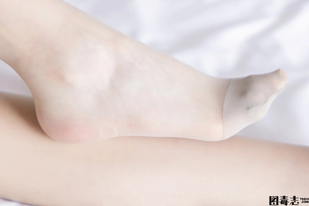 [BoBoSocks袜啵啵] No.305 小甜豆-运动鞋、人字拖、袜套、油亮白丝-光影社区