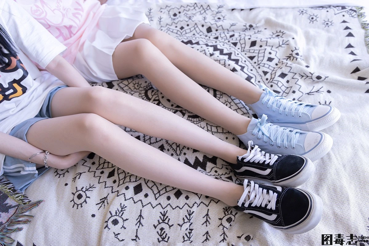 [BoBoSocks袜啵啵] No.100 小甜豆与稚予-板鞋、肉丝、脚对脚互动剧情-光影社区