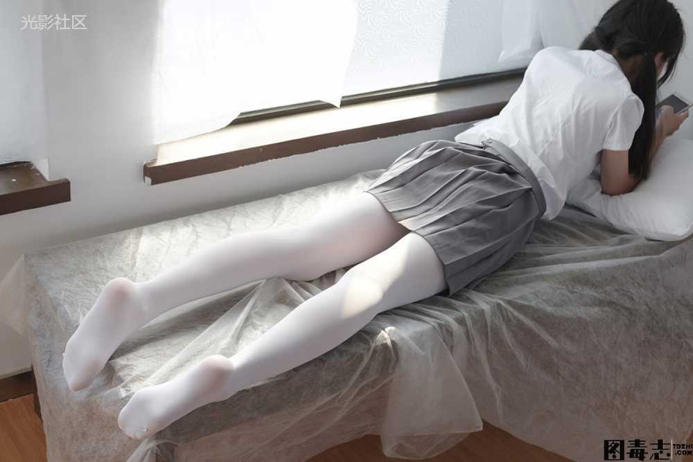 [森萝财团] BETA-029 玩手机的白丝少女-光影社区