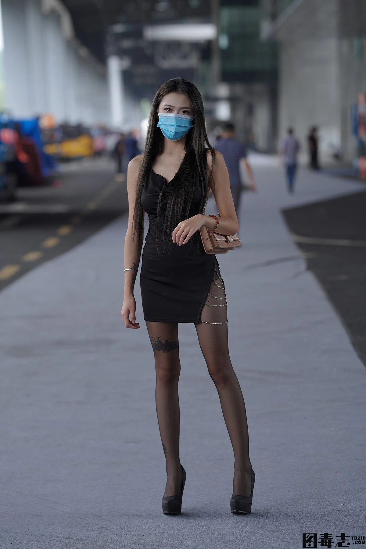 黑丝长腿逛车展-光影社区