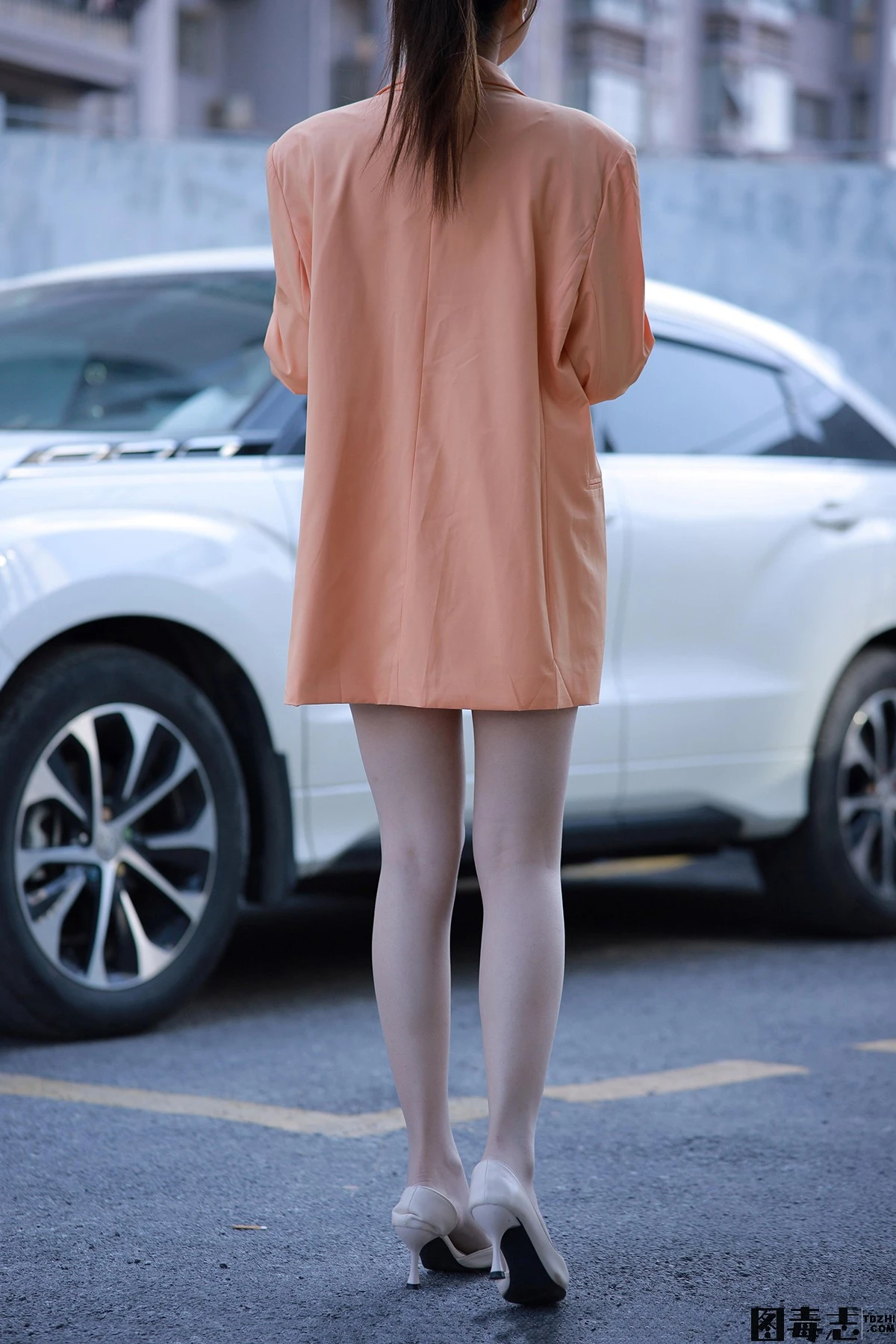 [IESS异思趣向] 模特：小婕《橙色外套》-光影社区