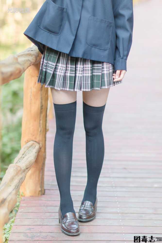 [轻兰映画] VOL.002 户外黑丝&白丝-光影社区