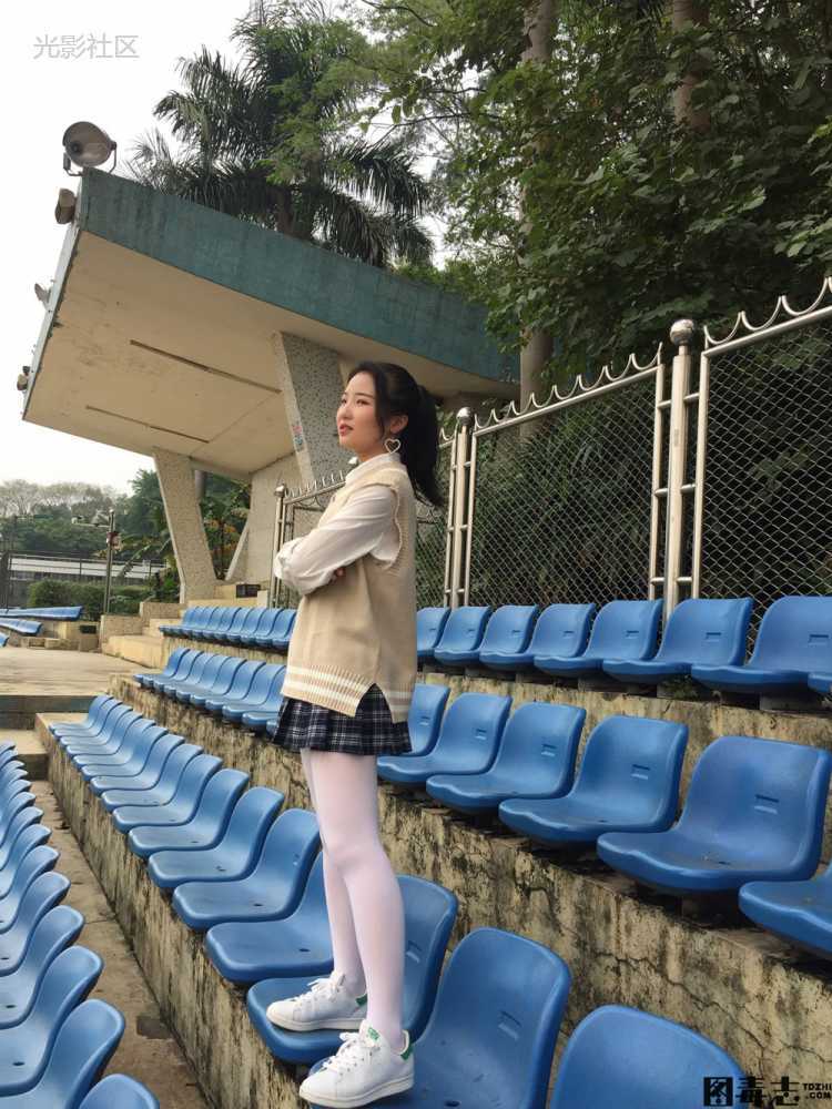 [最爱帆布鞋] 003 观众席上的白丝妹-光影社区