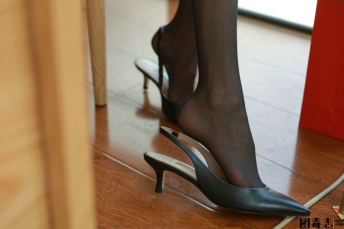 [IESS异思趣向] 模特：团团《后竖线黑丝》-光影社区