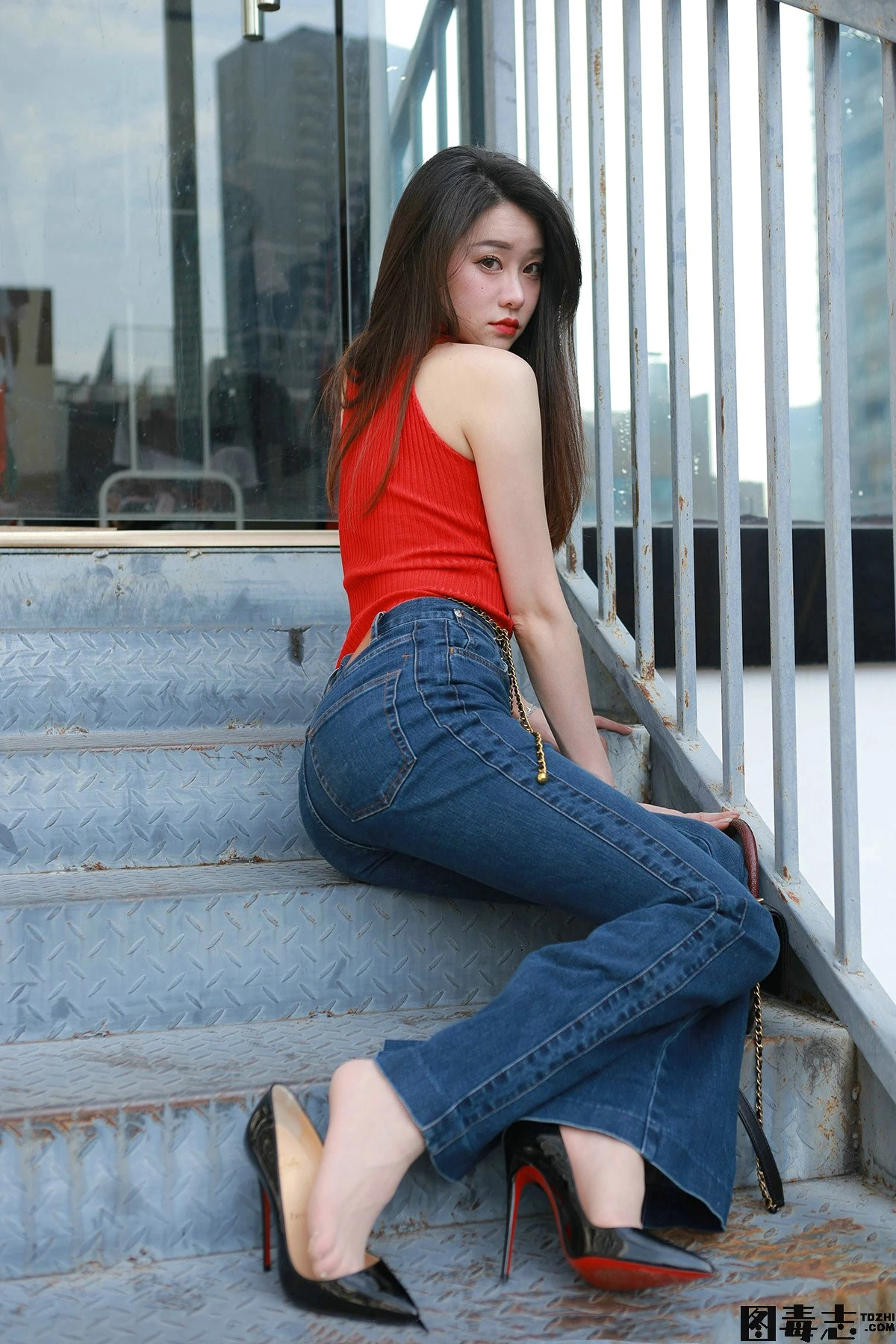 [IESS异思趣向] 模特：佳爷《红底高跟库里丝》-光影社区