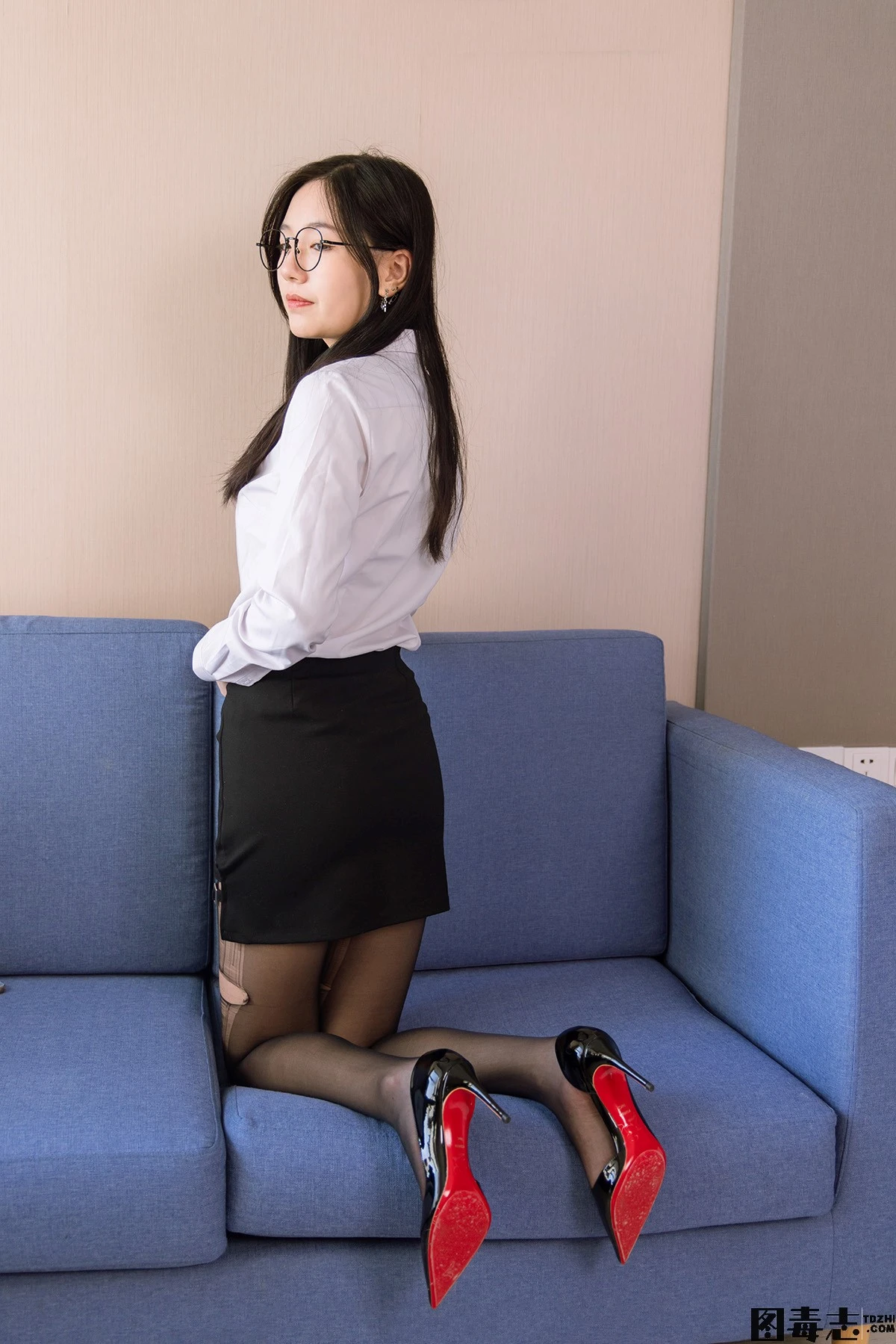 [BoBoSocks袜啵啵] No.257小甜豆-高跟鞋、黑丝、ol制服、撕黑丝剧情-光影社区