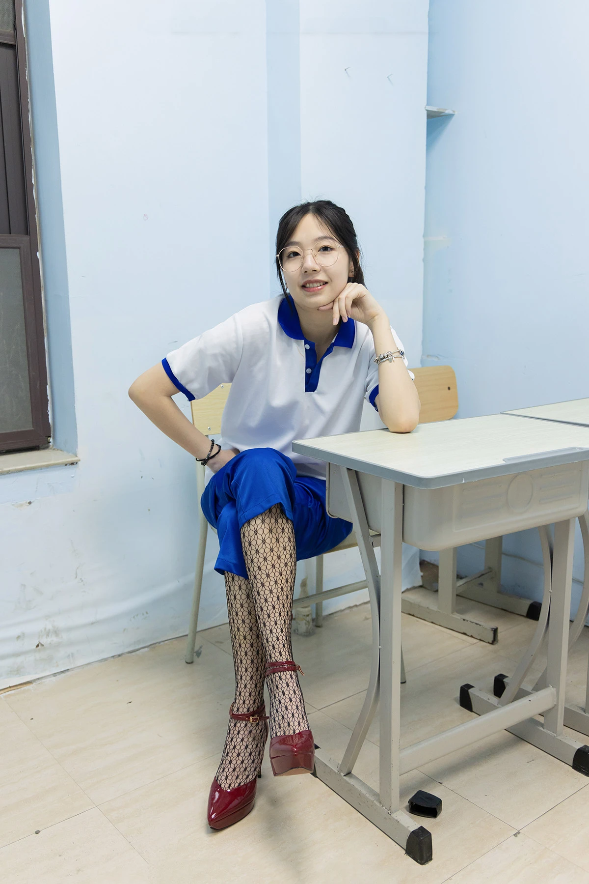 [BoBoSocks袜啵啵] No.375 小甜豆-高跟鞋、黑色蕾丝网袜、校服裤里丝-光影社区