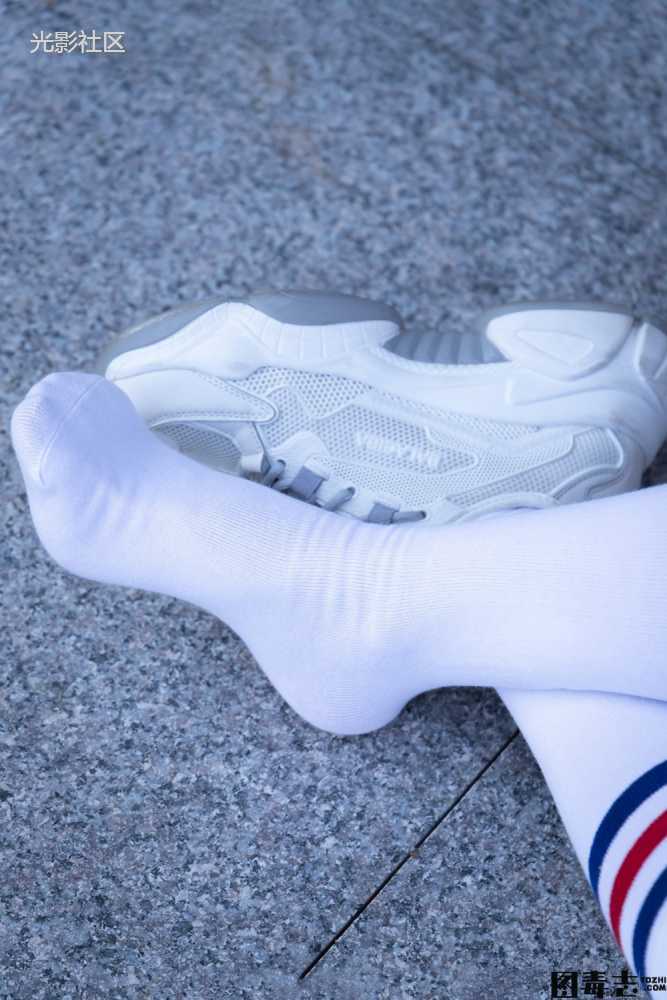[BoBoSocks袜啵啵] No.006 小米-运动鞋、白色小腿袜、裸足-光影社区
