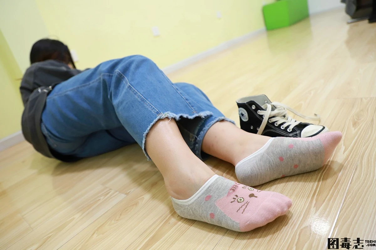 [誉铭传媒] 袜足摄影 2020年第04期作品-光影社区