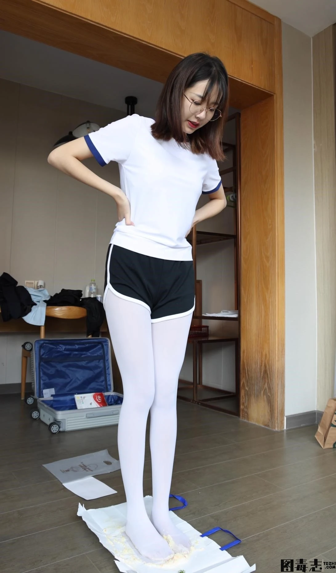 [BoBoSocks袜啵啵] 积分限定作品008 小甜豆-皮鞋、厚白丝、踩奶油蛋糕剧情-光影社区