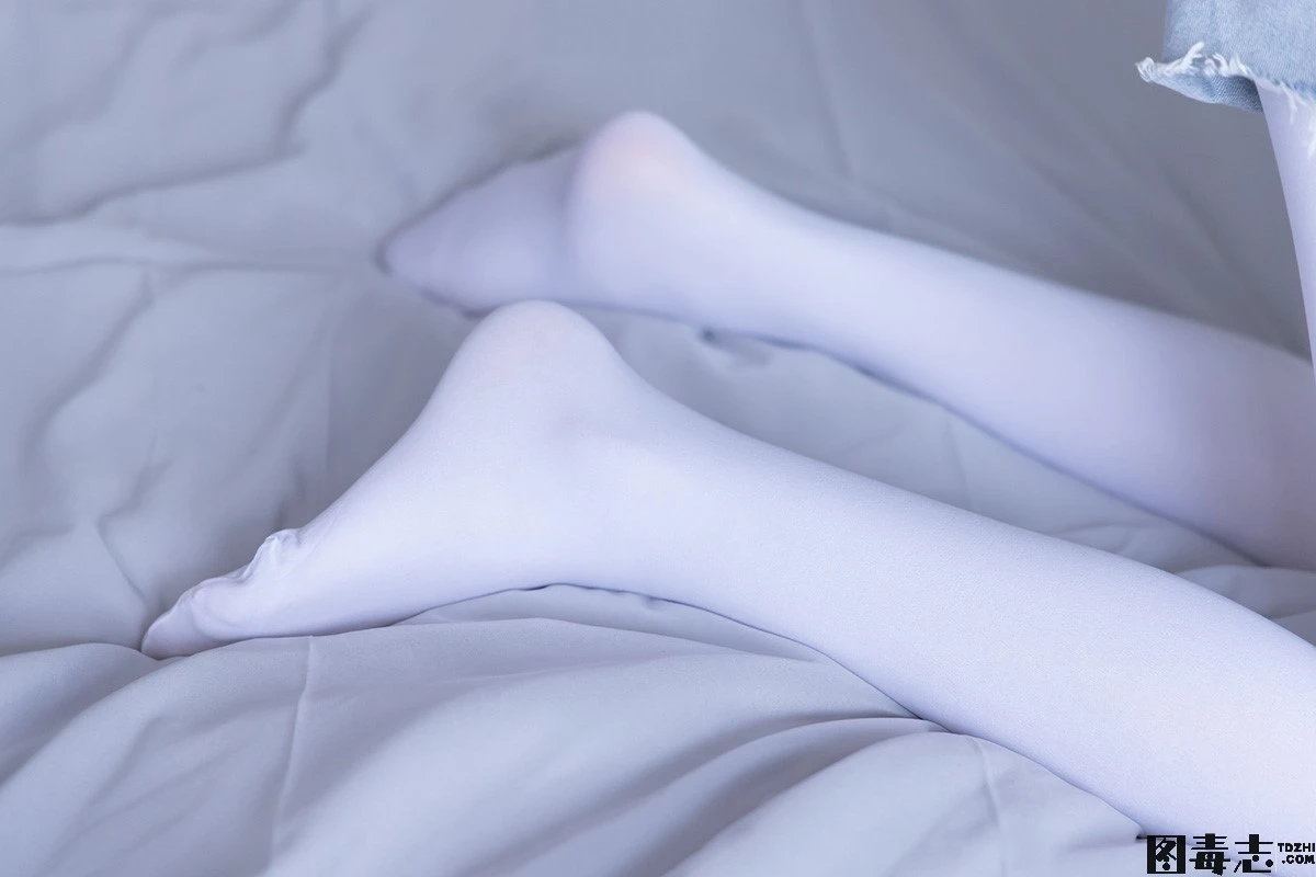 [BoBoSocks袜啵啵] No.215 小甜豆-三双帆布鞋板鞋、厚白丝、黑丝-光影社区