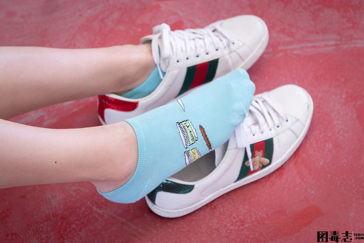 [BoBoSocks袜啵啵] 限定作品006 泡芙-板鞋、天蓝色短棉袜、裸足-光影社区