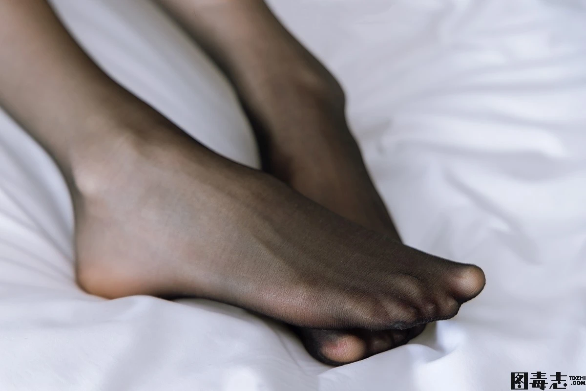 [BoBoSocks袜啵啵] No.168 稚予-高跟鞋、长靴、油亮黑丝、手撕丝袜剧情-光影社区