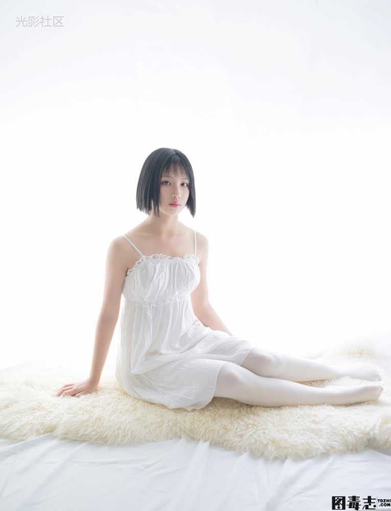 [轻兰映画] Grand.001 鹿野奈绪 清纯白吊带裙-光影社区