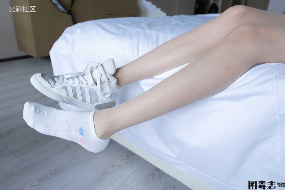 [BoBoSocks袜啵啵] No.015 稚予-阿迪板鞋、白色短棉袜、肉丝-光影社区