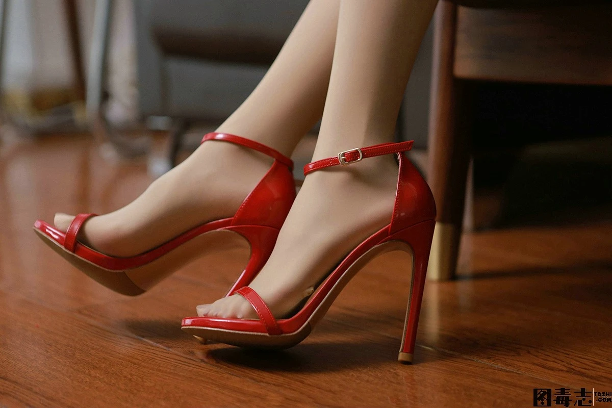 [IESS异思趣向] 模特：美子《红色》-光影社区