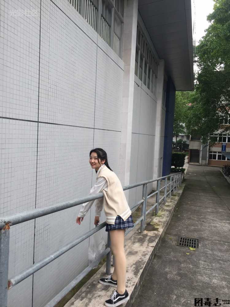 [最爱帆布鞋] 004 操场肉丝女孩-光影社区