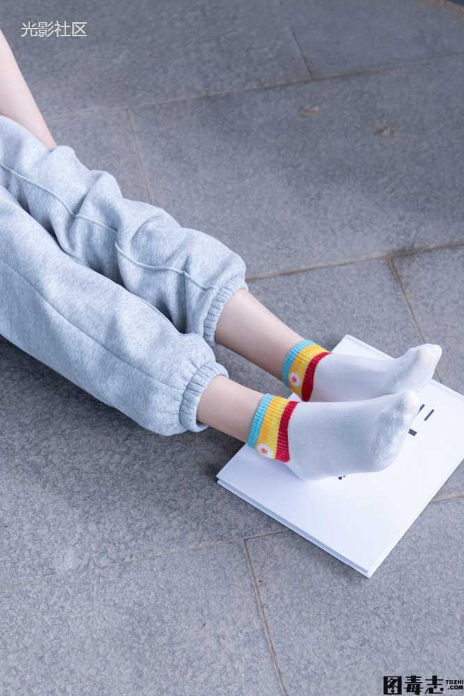 [BoBoSocks袜啵啵] No.012 泡芙-运动鞋、白棉袜、裸足-光影社区