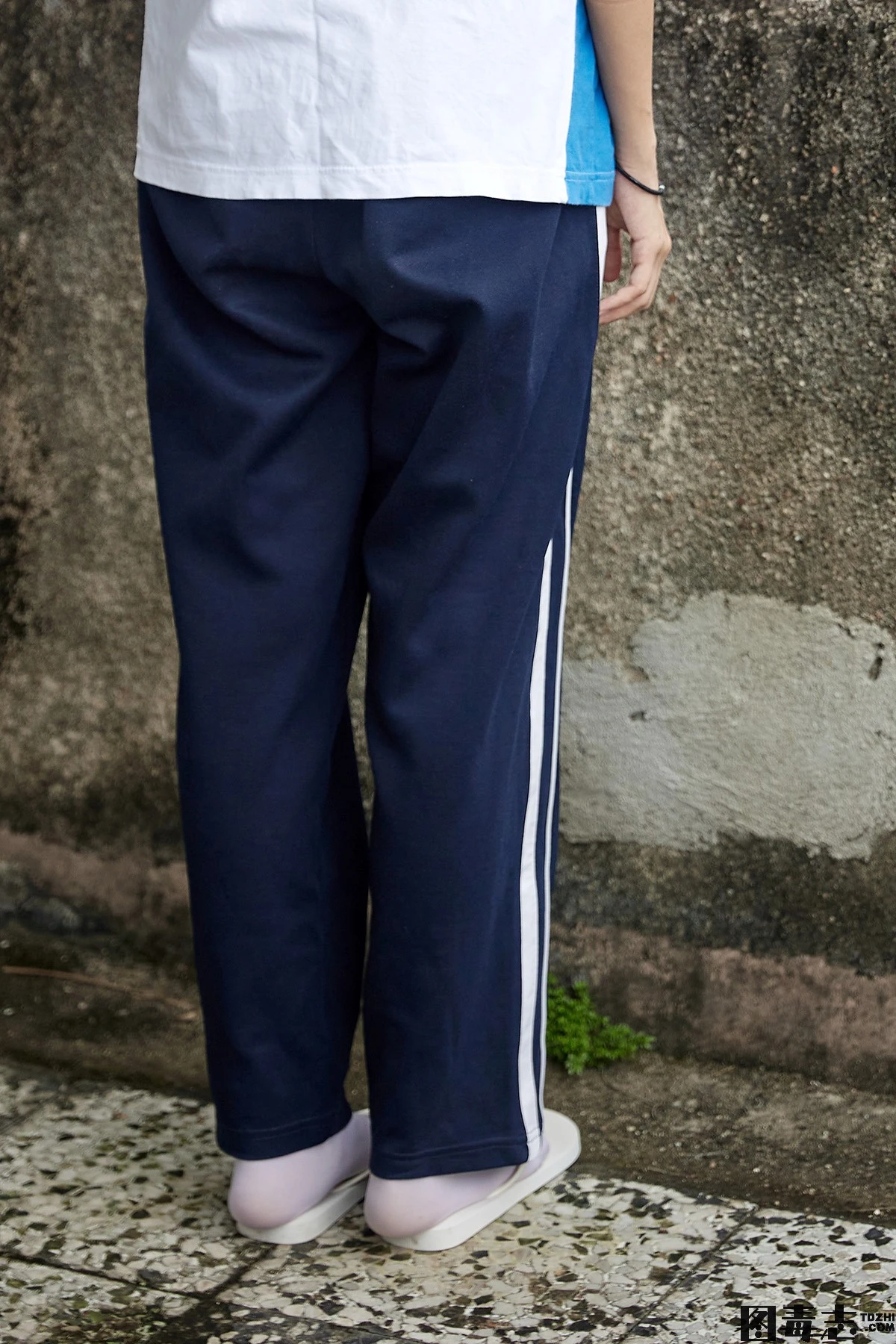 [见新摄影] No.019 小江 羽绒长靴黑丝-光影社区