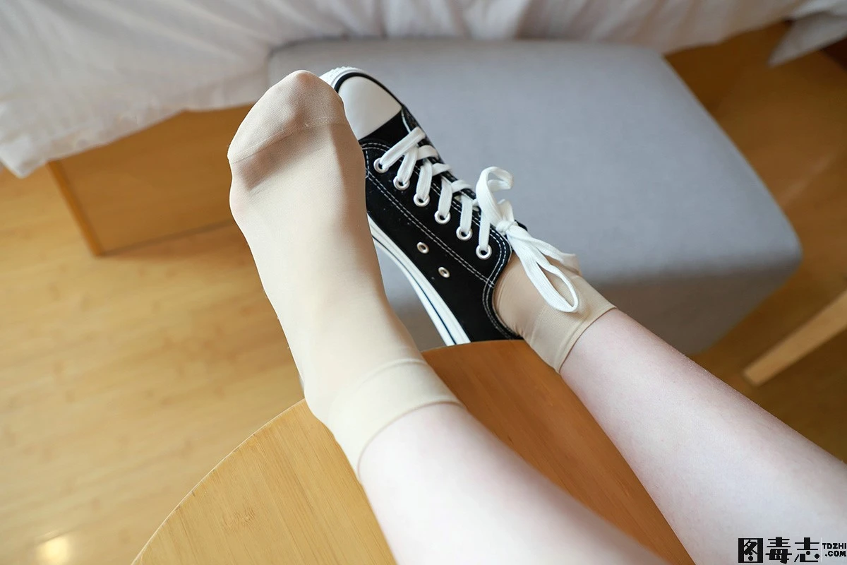 [誉铭传媒] 袜足摄影 2020 五一专享作品-光影社区