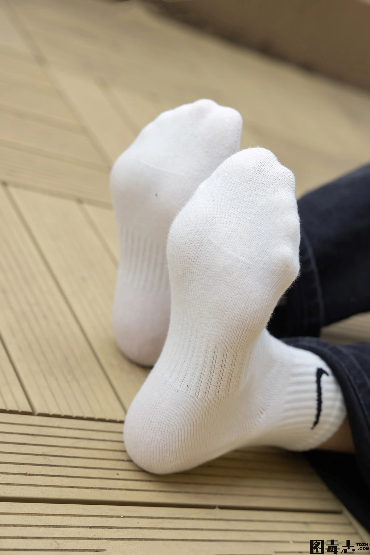 [BoBoSocks袜啵啵] 限定作品007 熊熊-运动鞋、白棉袜、裸足-光影社区