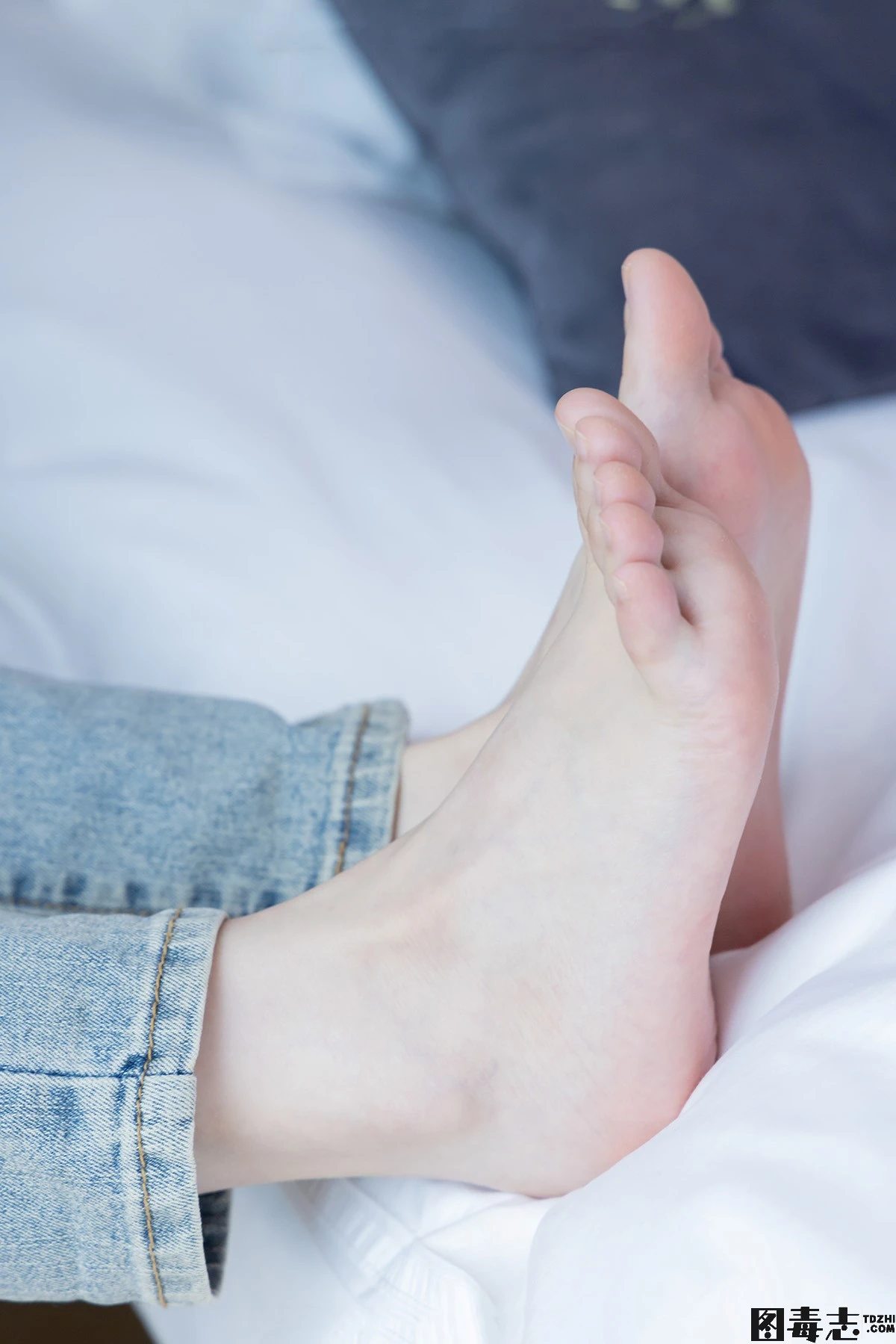 [BoBoSocks袜啵啵] No.359 甜甜圈-板鞋、高跟鞋、牛仔裤、裸足、连衣裙、肉丝-光影社区