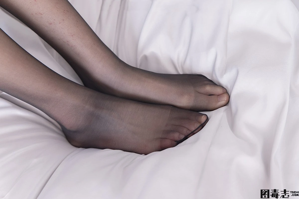 [BoBoSocks袜啵啵] No.296 小甜豆-皮鞋、平底鞋、黑丝、油亮厚黑丝-光影社区