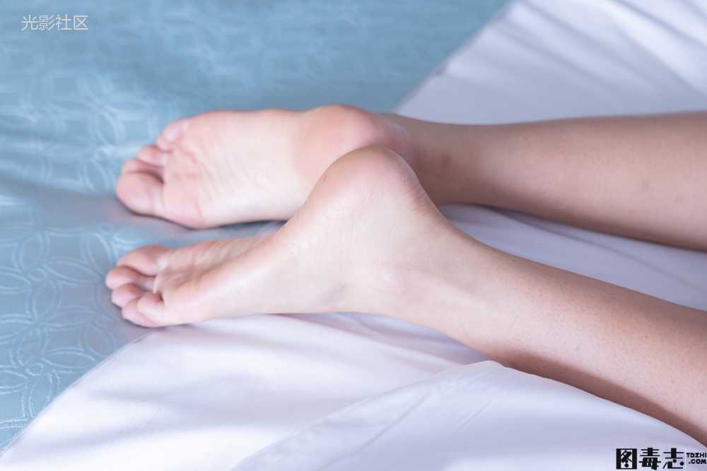 [BoBoSocks袜啵啵] No.052 瑶瑶-JK制服、帆布鞋、白棉袜、裸足-光影社区