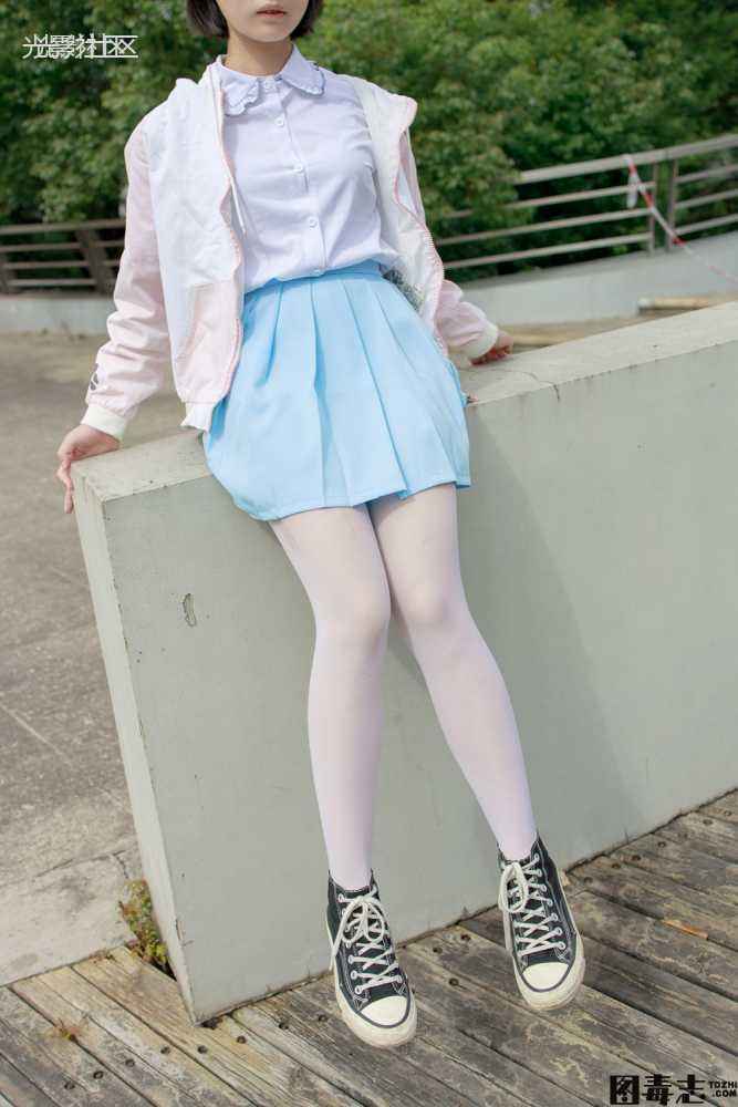 [森萝财团] 有料005 小茵 公园白丝-光影社区