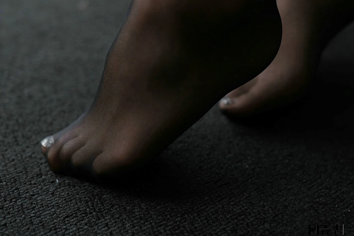 [IESS异思趣向] 模特：秋秋《高叉包臀裙》-光影社区