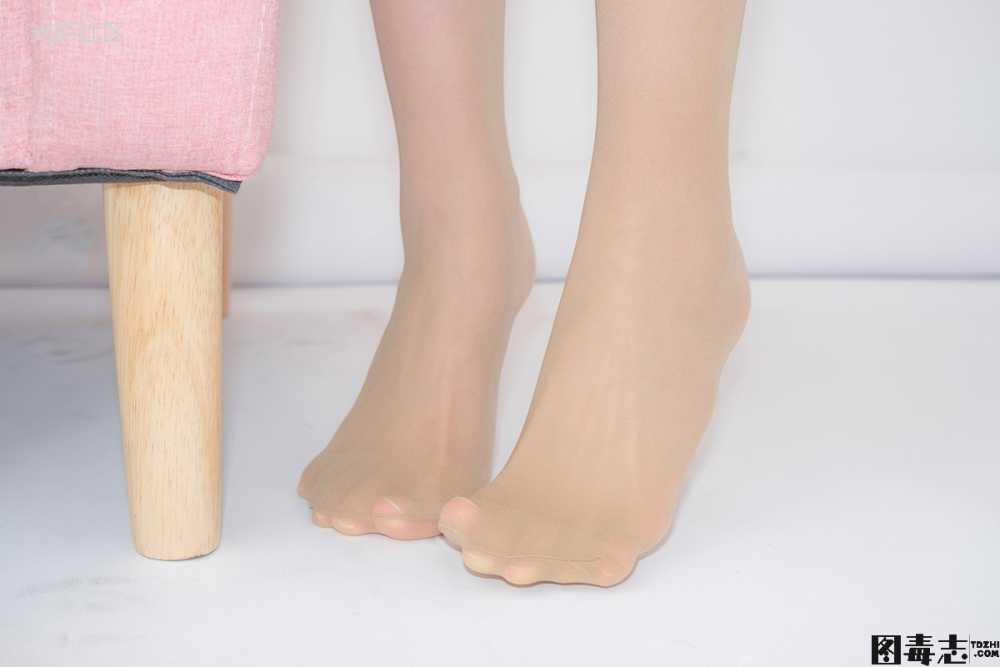 [森萝财团] 有料036 吸吸 沙发上的旗袍美少女-光影社区