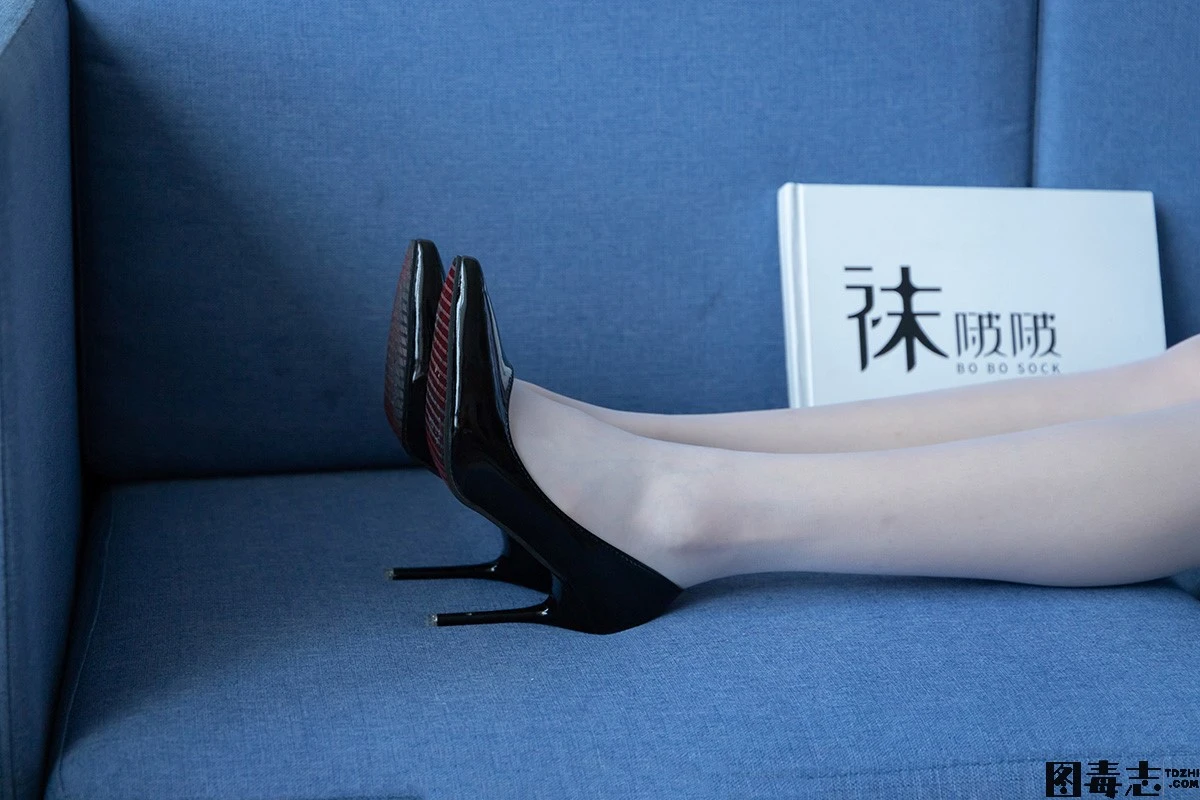 [BoBoSocks袜啵啵] NO.066 小甜豆-女仆装、高跟鞋、薄白丝-光影社区