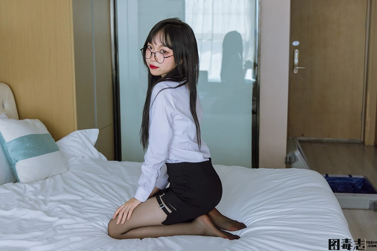 [BoBoSocks袜啵啵] No.185 周周-ol制服、高跟鞋、黑丝-光影社区