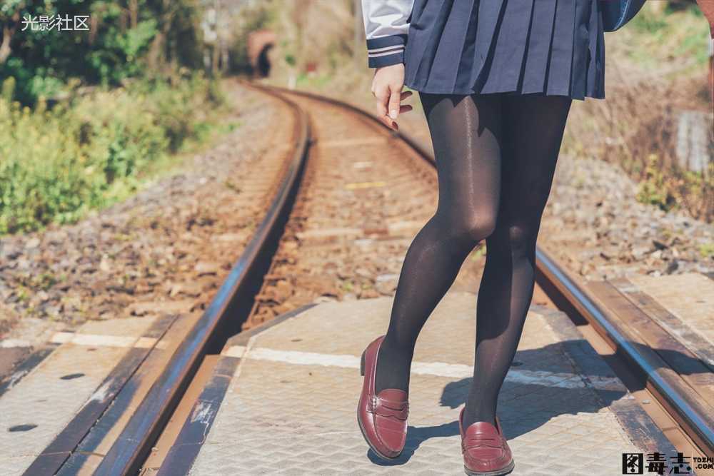 [Kurumi (クルミ)] 隣の席のタイツなあの子-光影社区