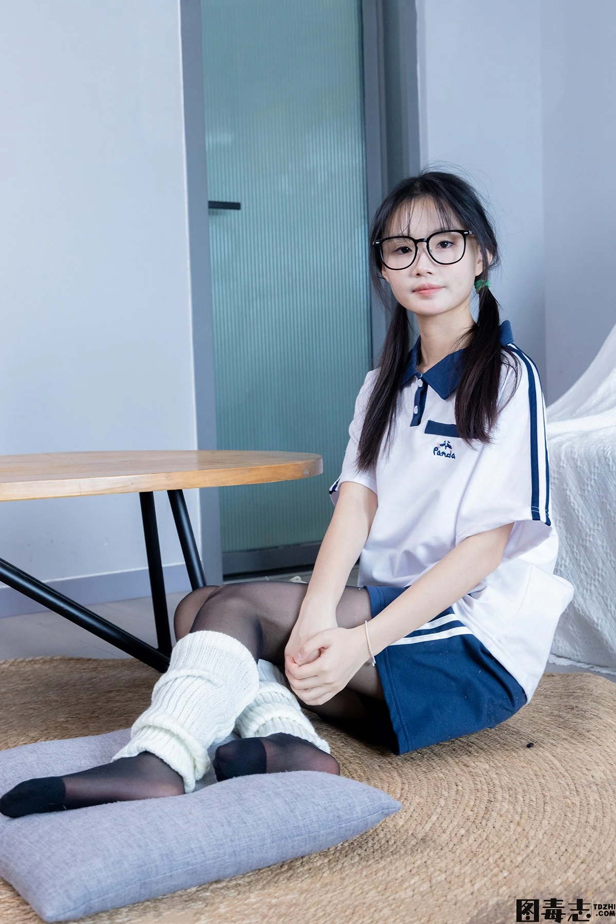 [BoBoSocks袜啵啵] No.335 甜甜圈-校服、运动鞋、薄黑丝、袜套-光影社区