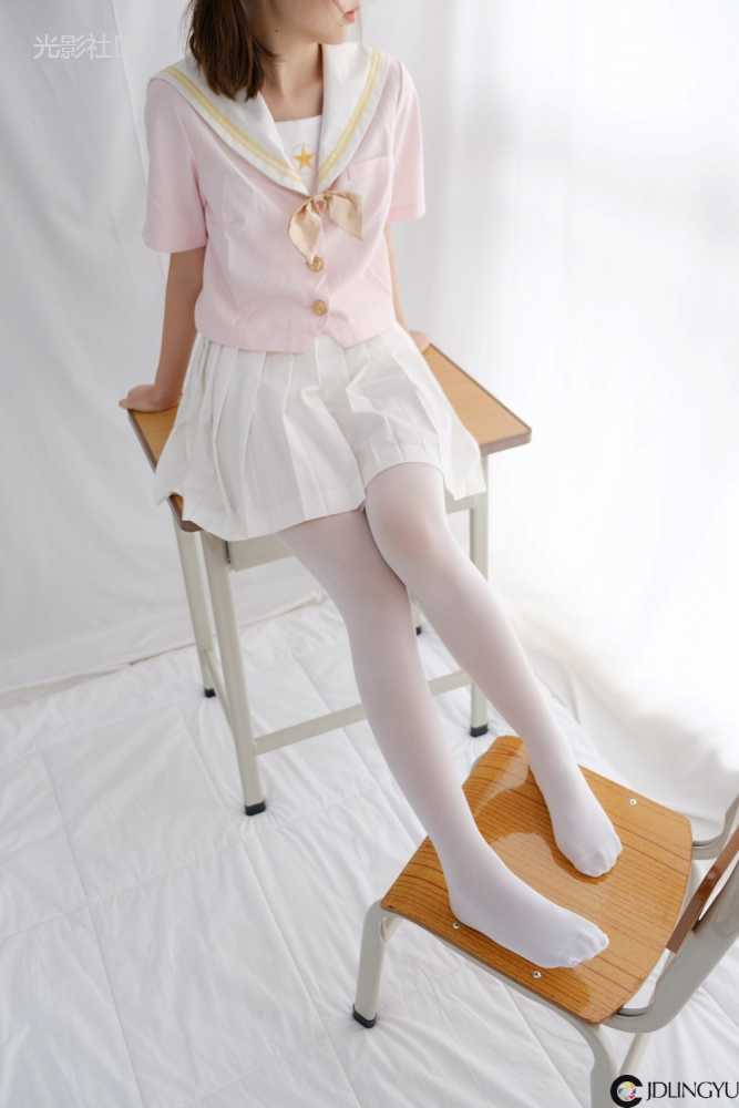 [喵写真] R15-007 课桌上白丝水手服-光影社区