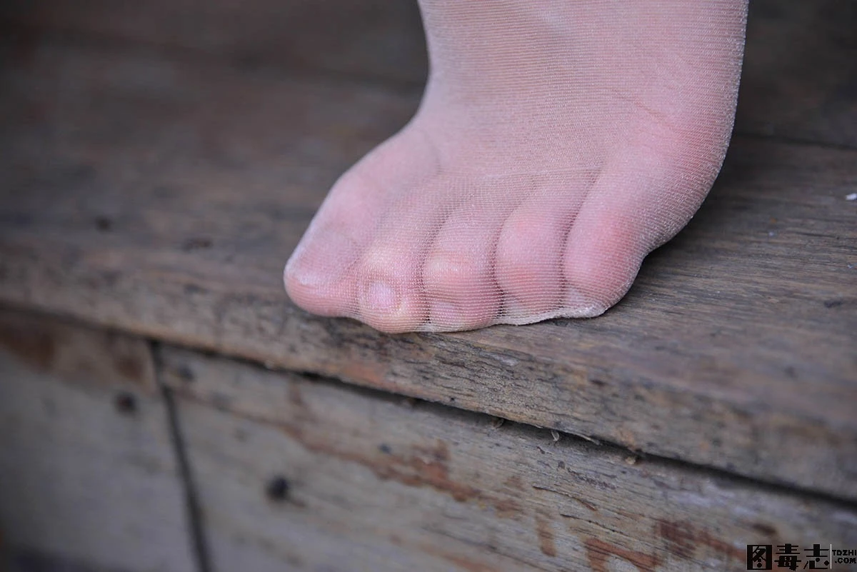 [IESS异思趣向] 模特：潇潇《楼梯上的黑色绑带》-光影社区