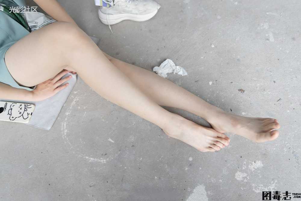 [BoBoSocks袜啵啵] No.025 熊熊-安踏运动鞋、白色棉袜、裸足-光影社区