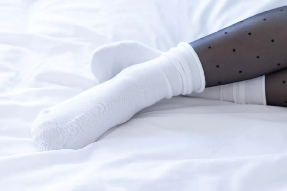 [BoBoSocks袜啵啵] No.418 甜甜圈-板鞋、白棉袜、波点黑丝-光影社区