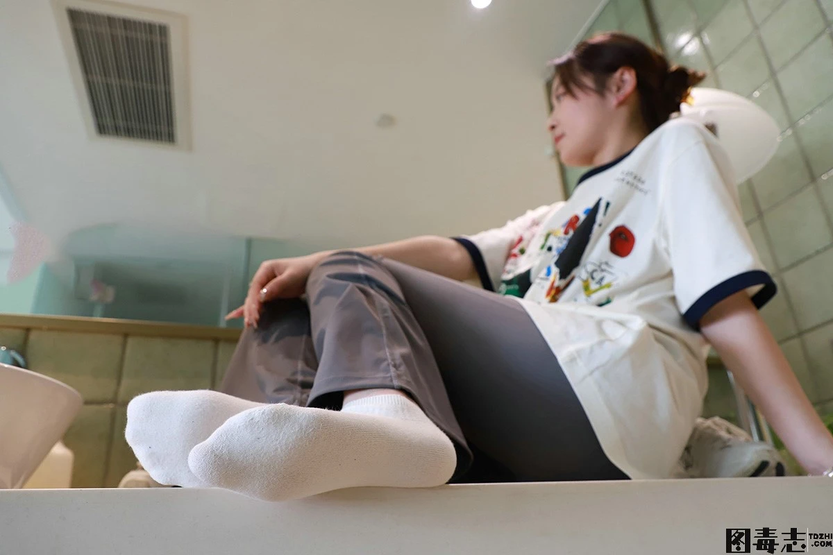 [誉铭传媒] 袜足摄影 2023年第13期作品-光影社区