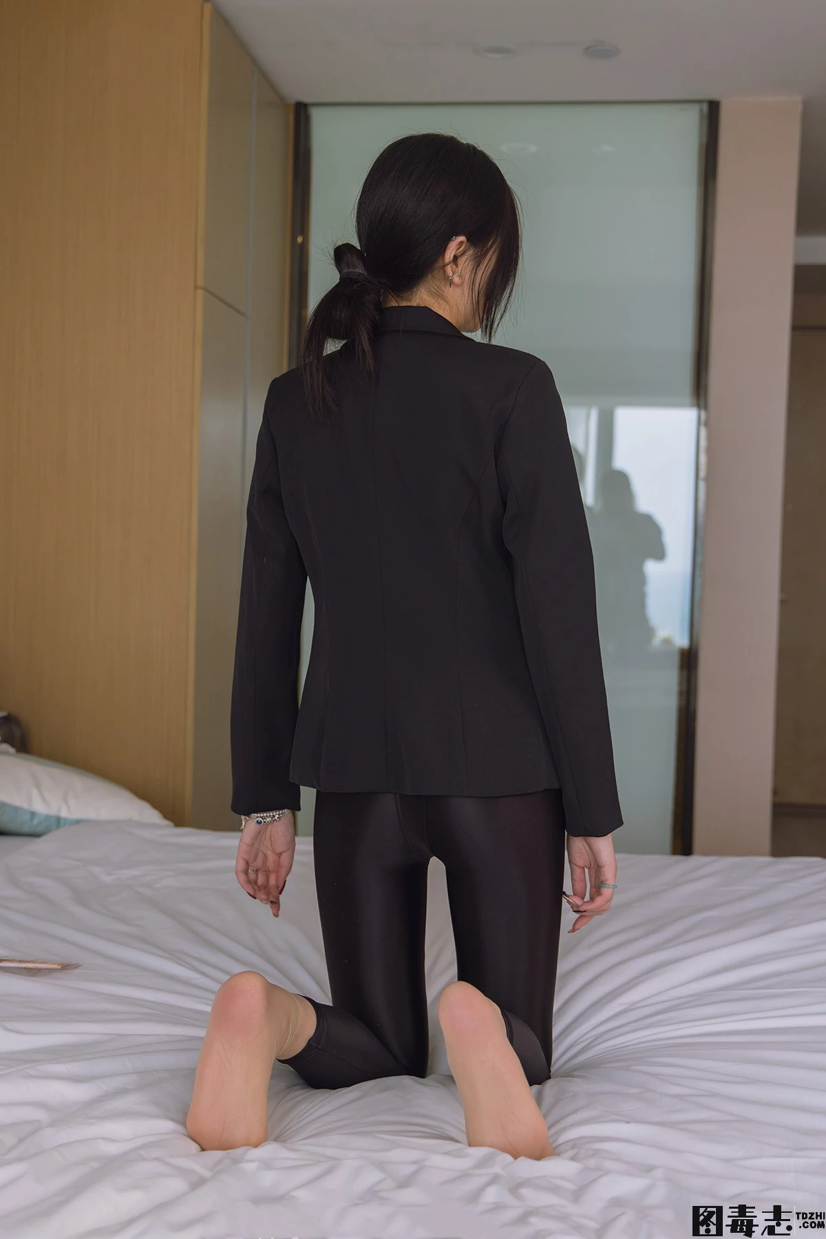 [BoBoSocks袜啵啵] No.188 小甜豆-连体泳衣、高跟长靴、短肉丝、裸足-光影社区